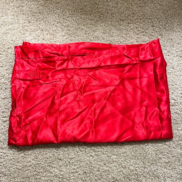 NWOT Red Slip Queen Pillowcase - Picture 2 of 5